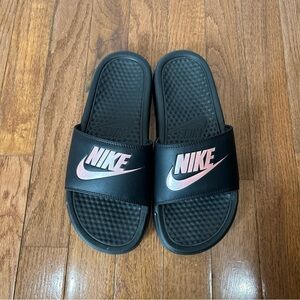 Nike Slides Sandals Slip On Shoes Women’s Size 7 Black Pink